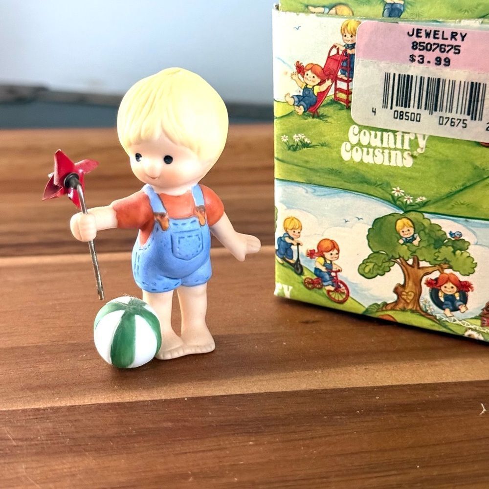 Enesco Country Cousins Skip Holding A Pinwheel